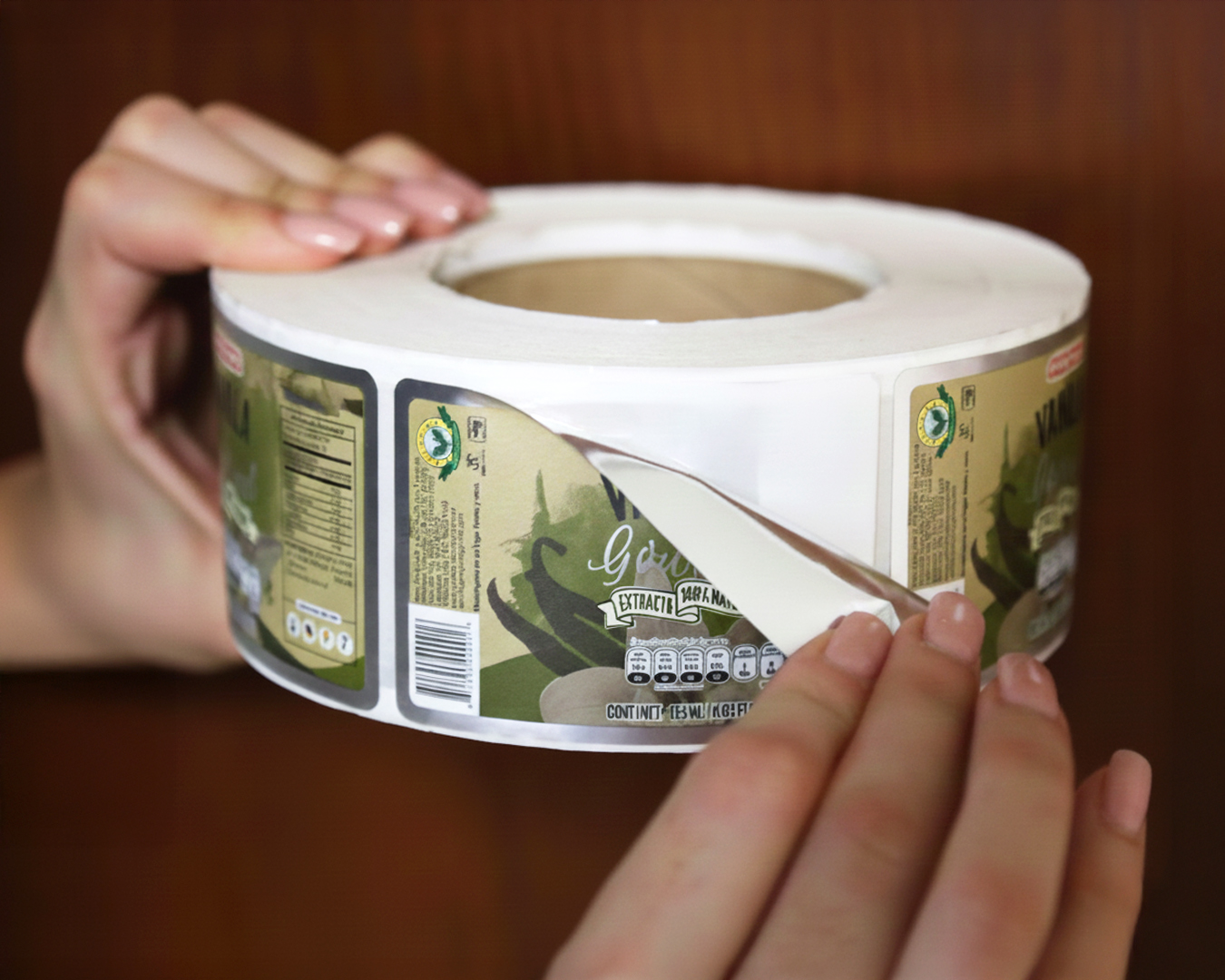 Etiquetas autoadheribles en rollo listas para aplicación